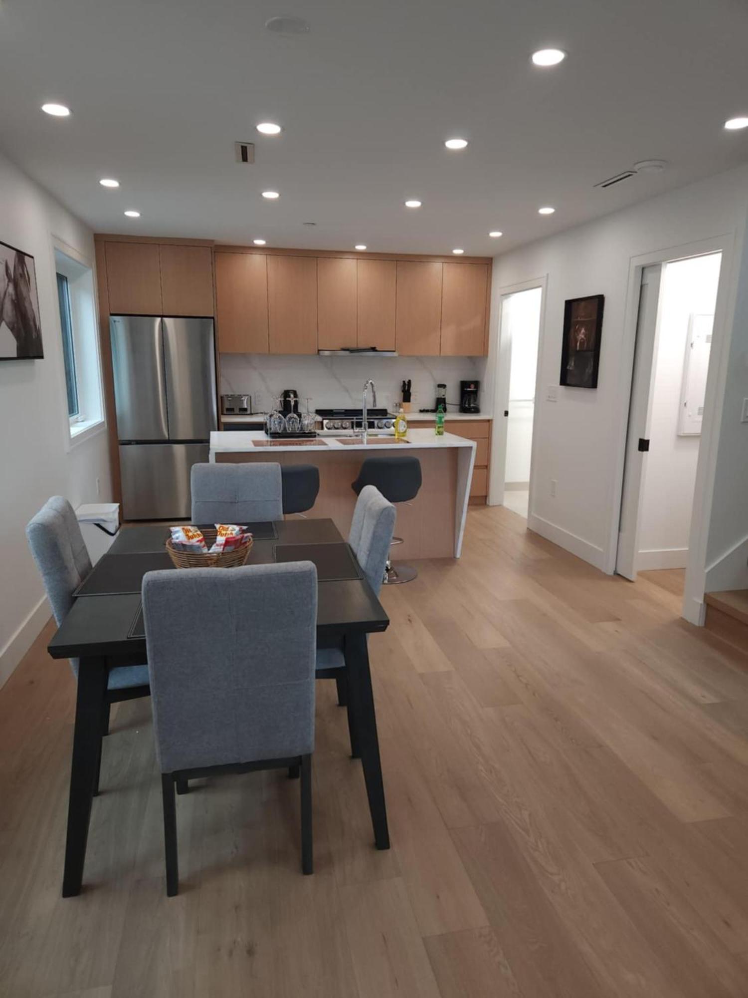 Urban Elegance Townhouse In Downtown