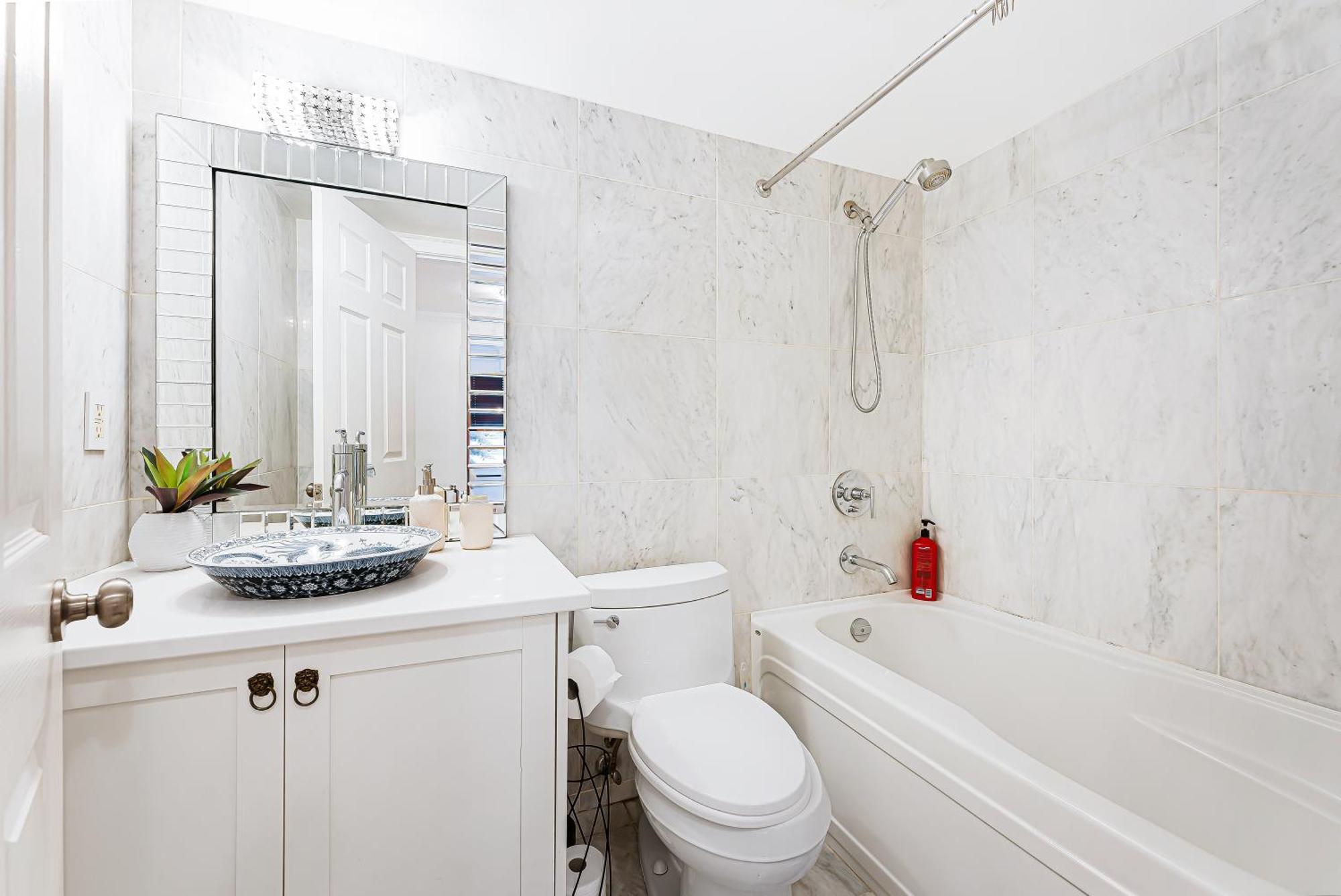 Coal Harbour Gem Stunning 2 Bedroom Townhouse With Ocean Views