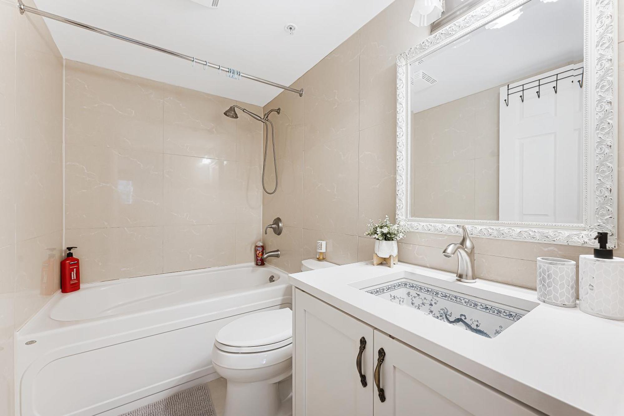 Coal Harbour Gem Stunning 2 Bedroom Townhouse With Ocean Views Apartment *