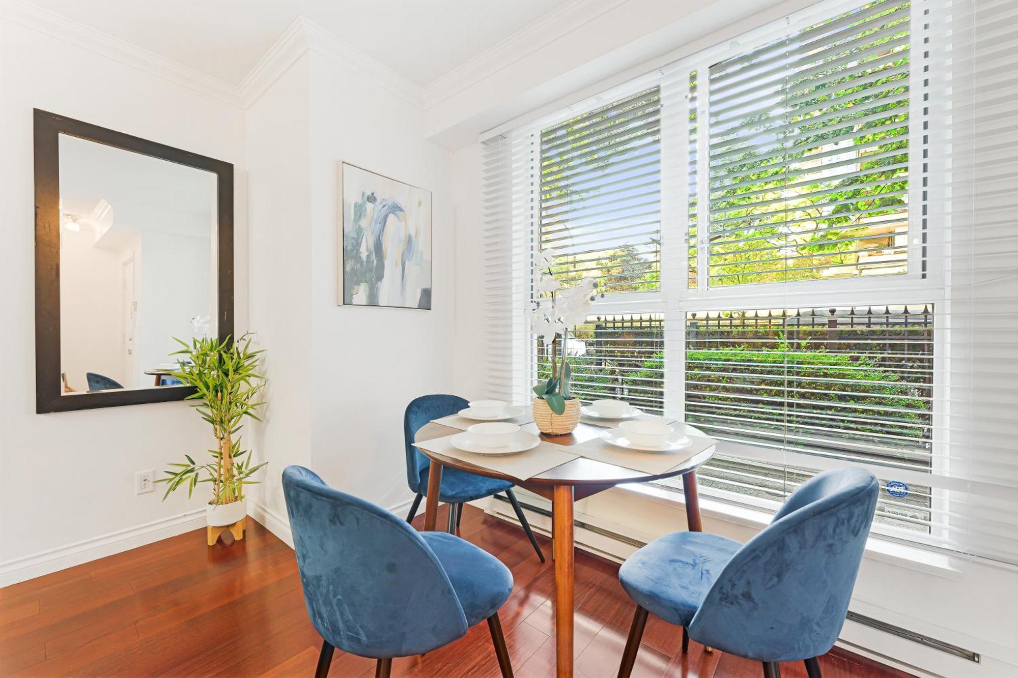 Coal Harbour Gem Stunning 2 Bedroom Townhouse With Ocean Views
