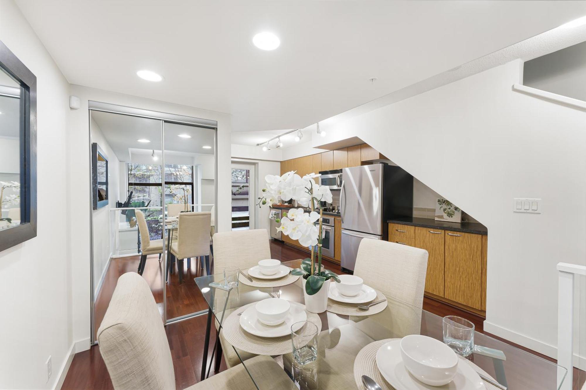 Apartment Luxury 2 Bedroom Townhouse In Yaletown Modern Elegance And Prime Location Vancouver