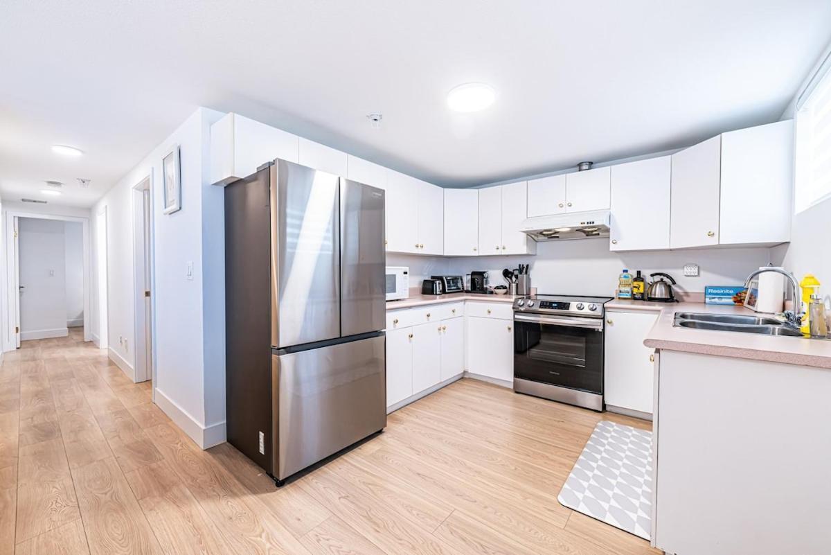 Cozy 2-bedroom Basement In Holiday home *