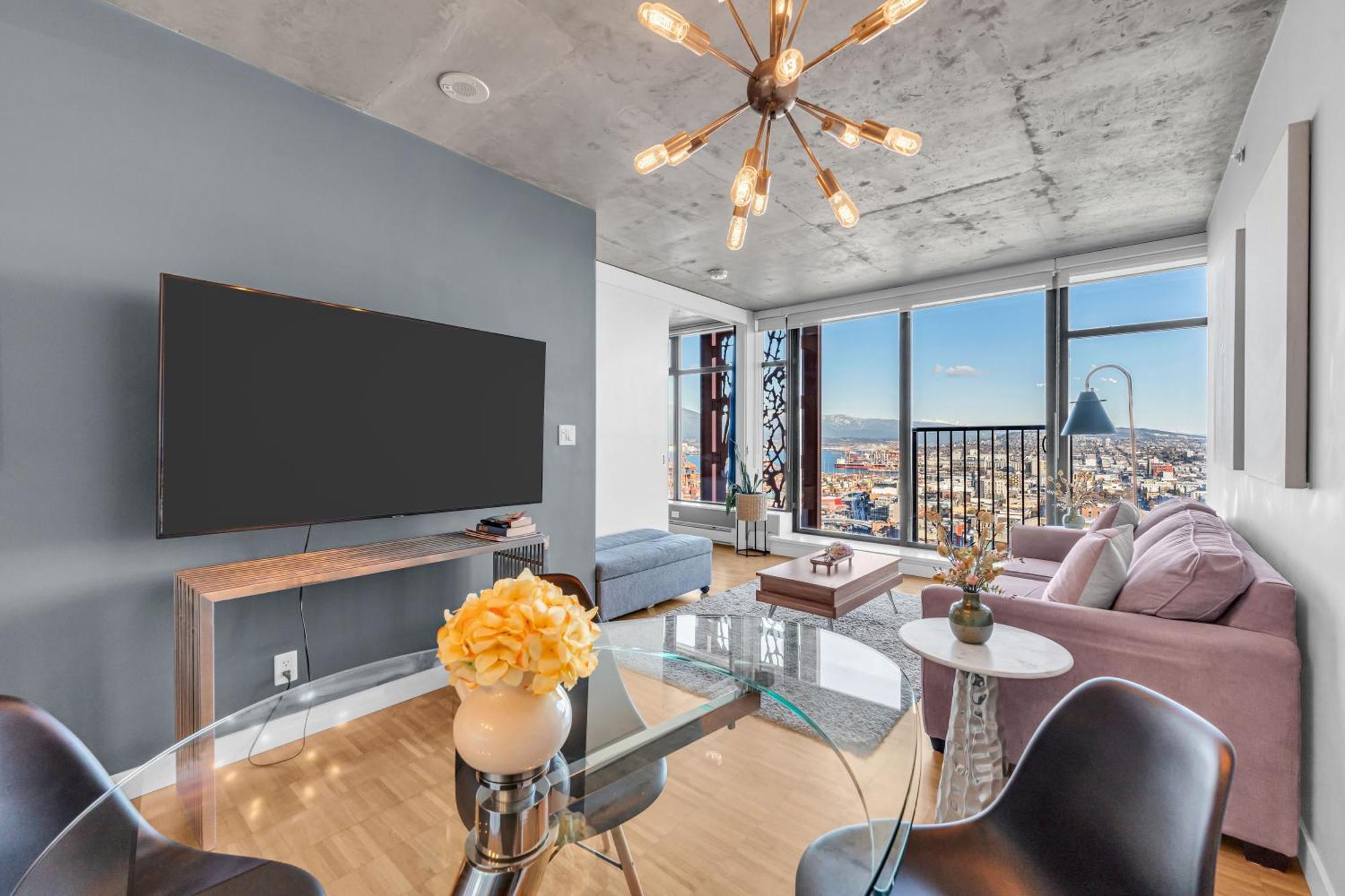 Water Views, 40th Floor Sub-penthouse! Entire In The Heart Of Centre Apartment Vancouver