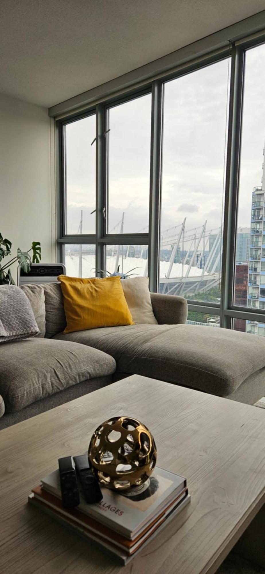 Cozy Yaletown Apartment