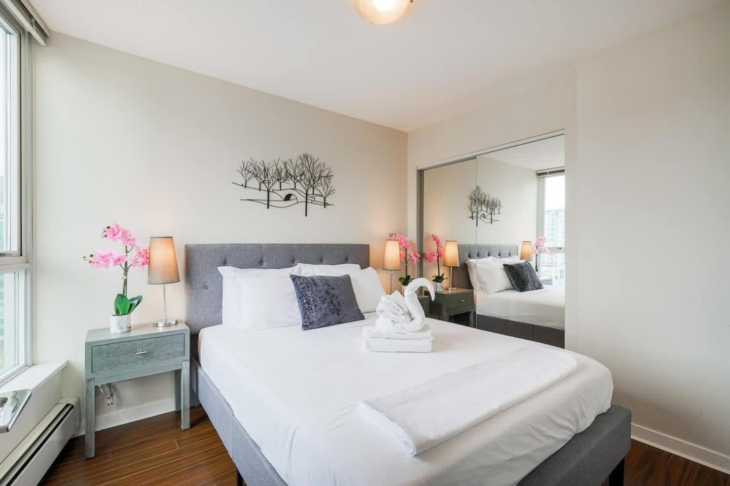 2 Bedroom With Sauna & Pool Next To Mall Apartment *