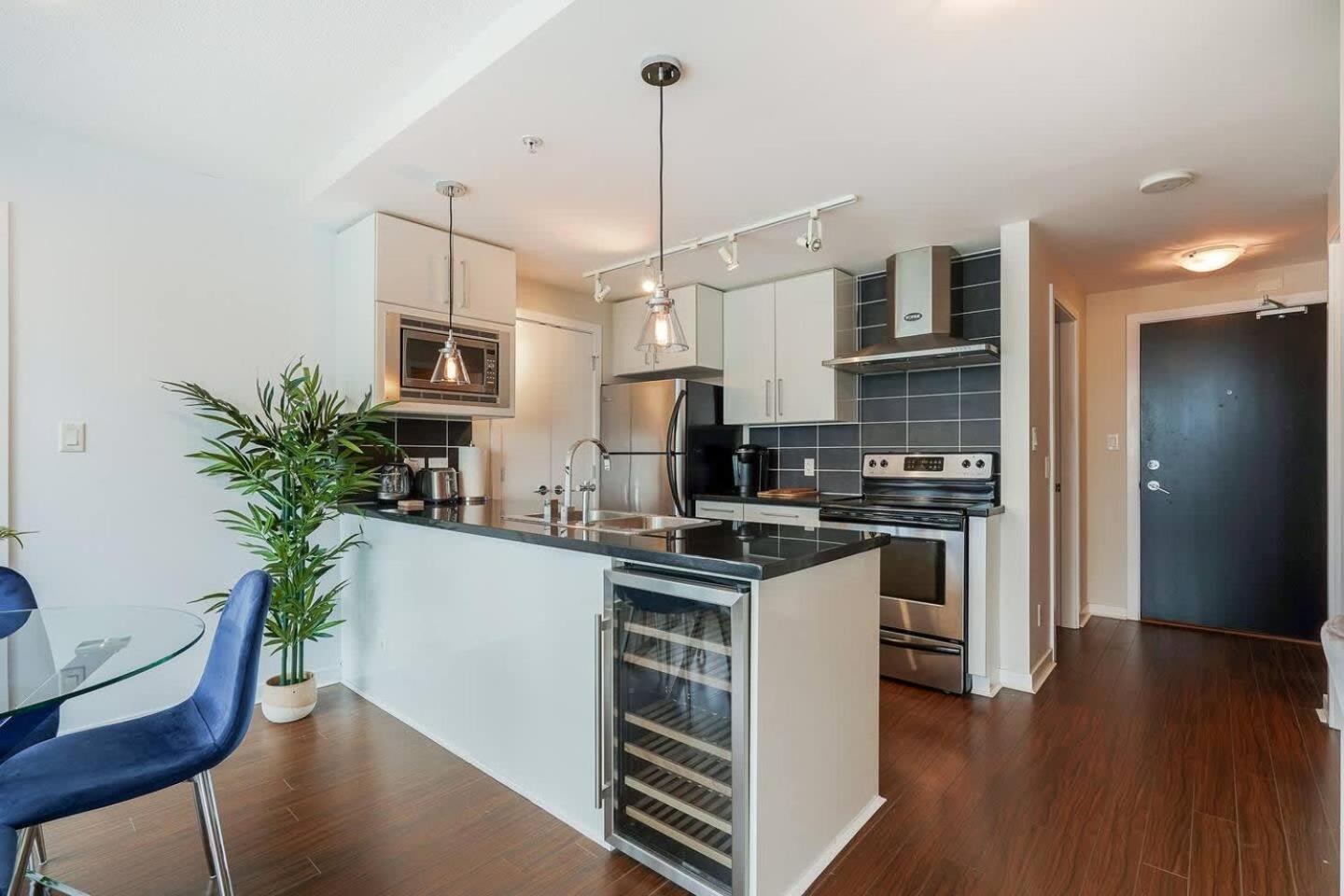 2 Bedroom With Sauna & Pool Next To Mall Apartment