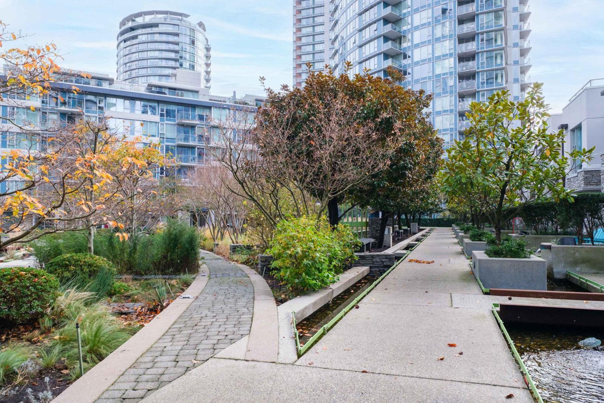 2 Bedroom With Sauna & Pool Next To Mall