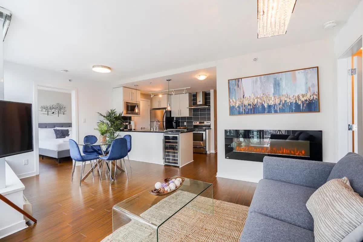 2 Bedroom With Sauna & Pool Next To Mall Apartment Vancouver