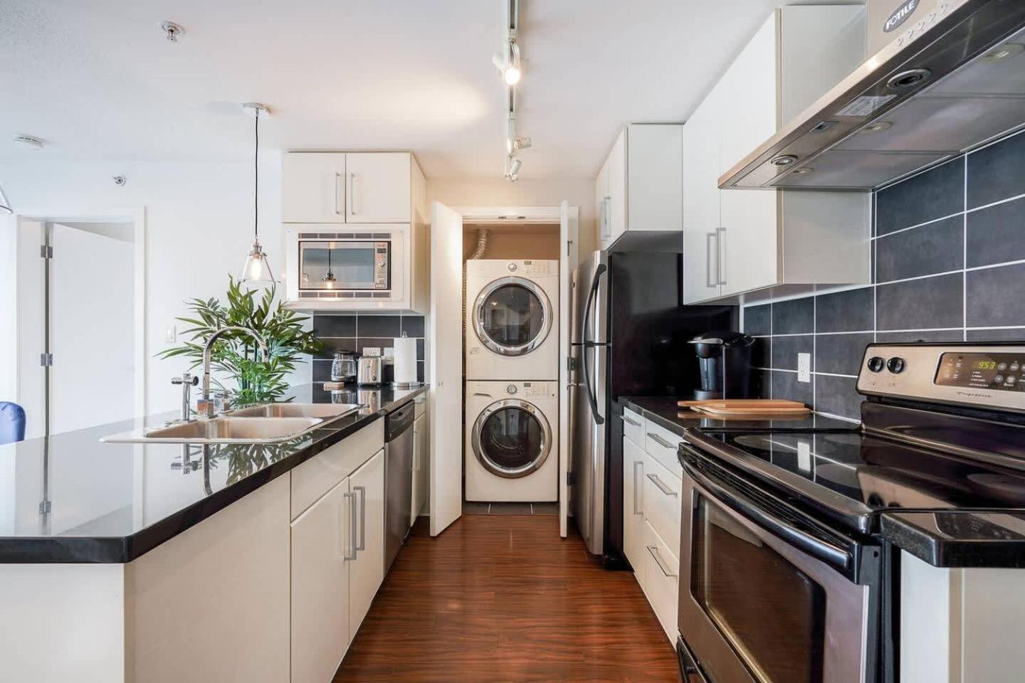 2 Bedroom With Sauna & Pool Next To Mall Apartment *