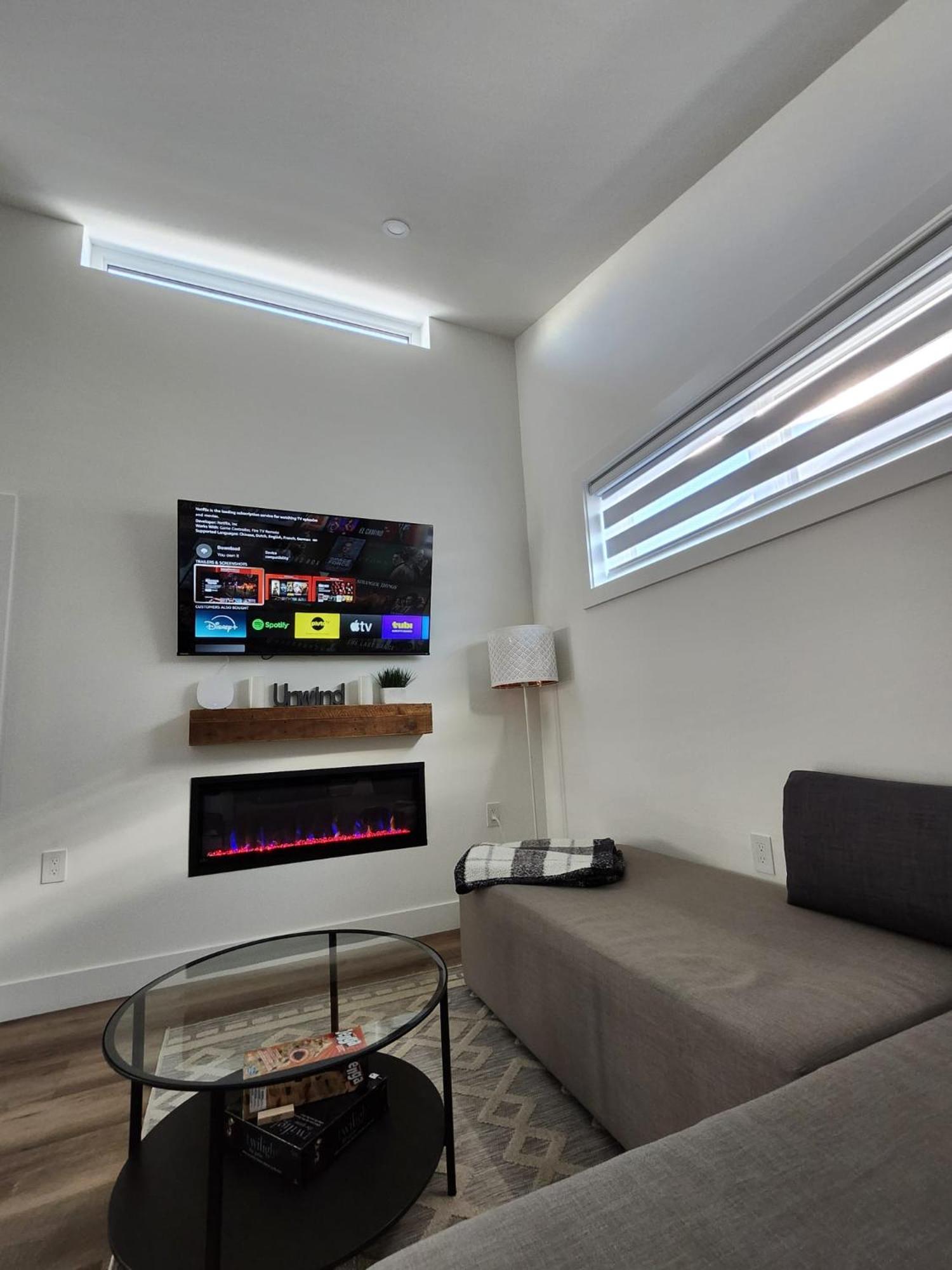 & Modern Whole House In Apartment Vancouver