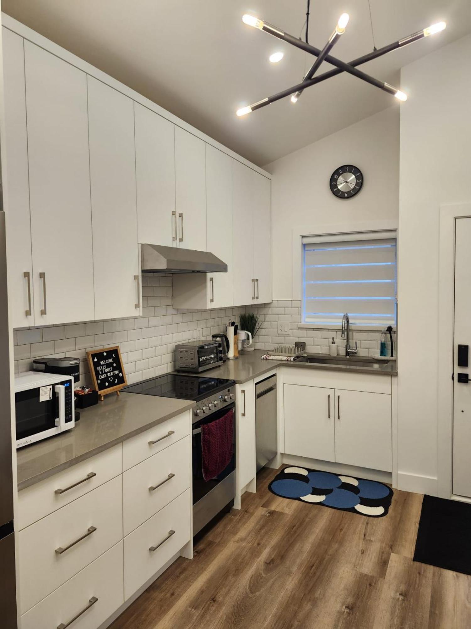 Apartment & Modern Whole House In