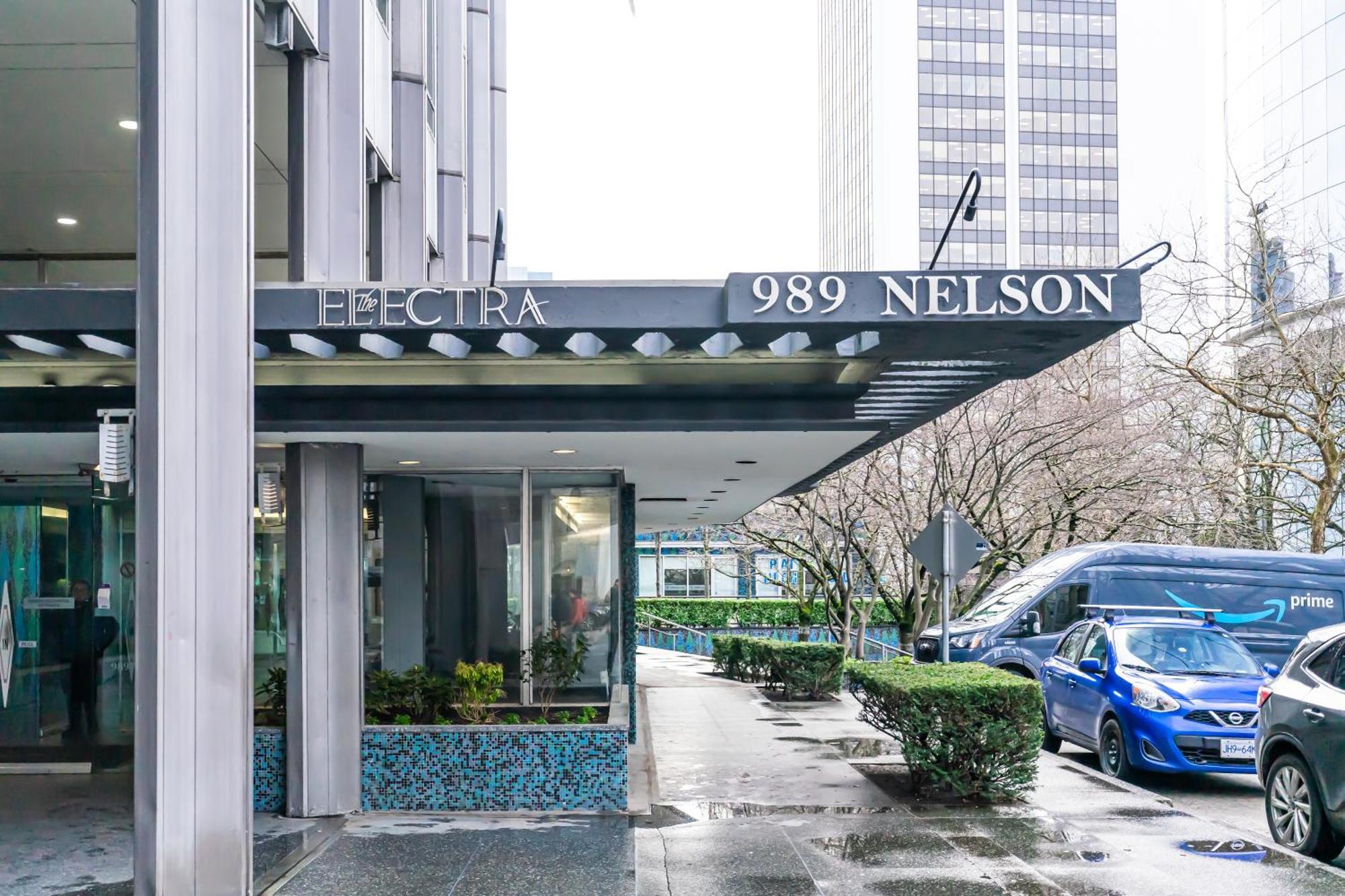 Modern & Cozy In The Heart Of Downtown Vancouver