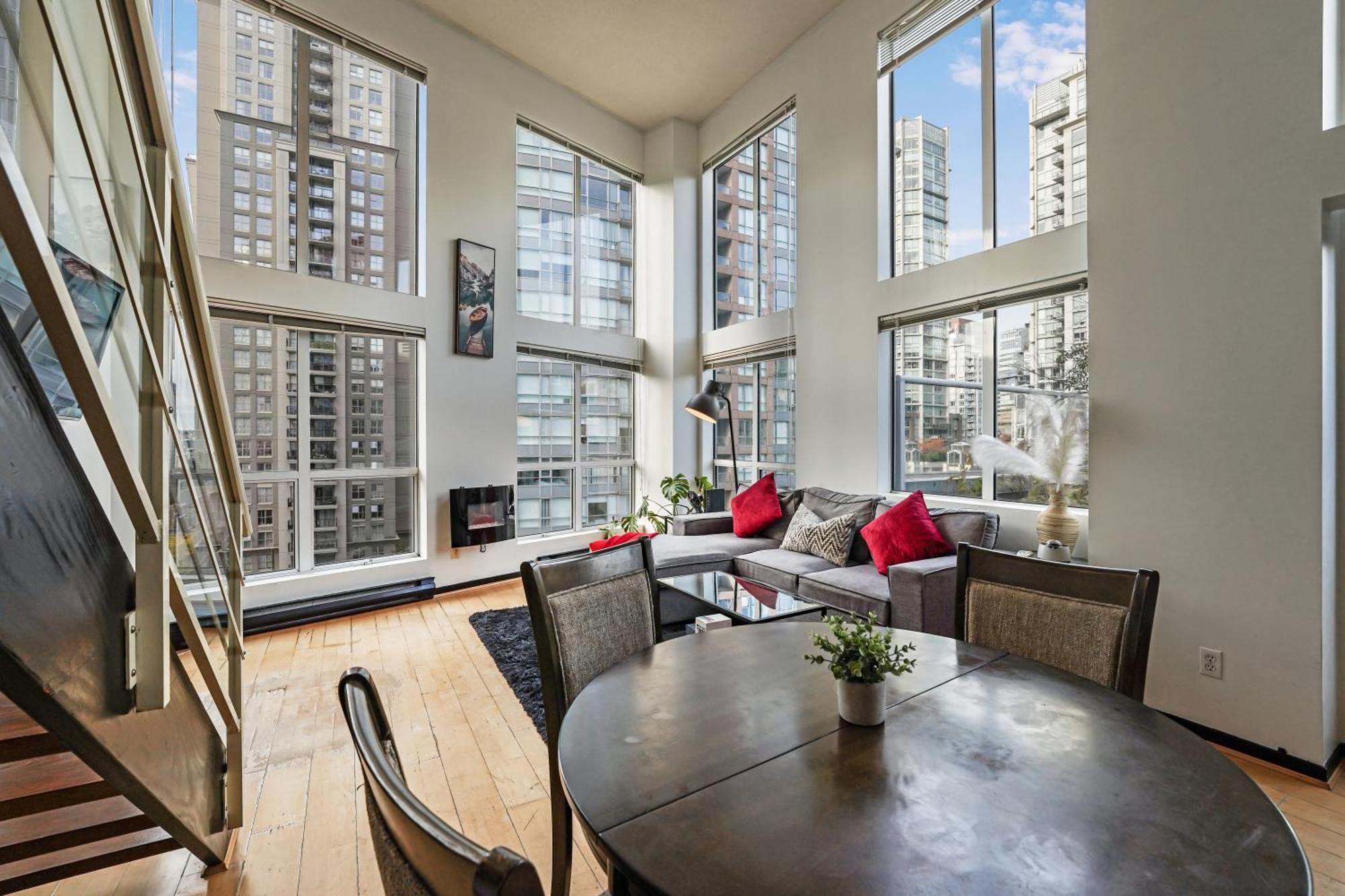 Sleek Urban Getaway Amid Cafes And Boutiques Vancouver