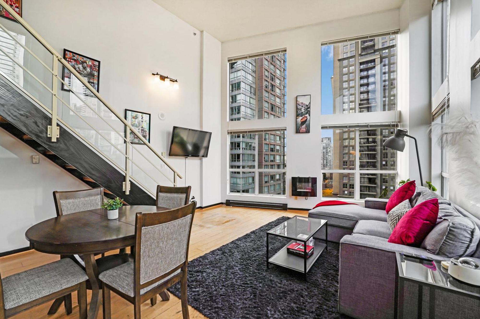 Apartment Sleek Urban Getaway Amid Cafes And Boutiques *