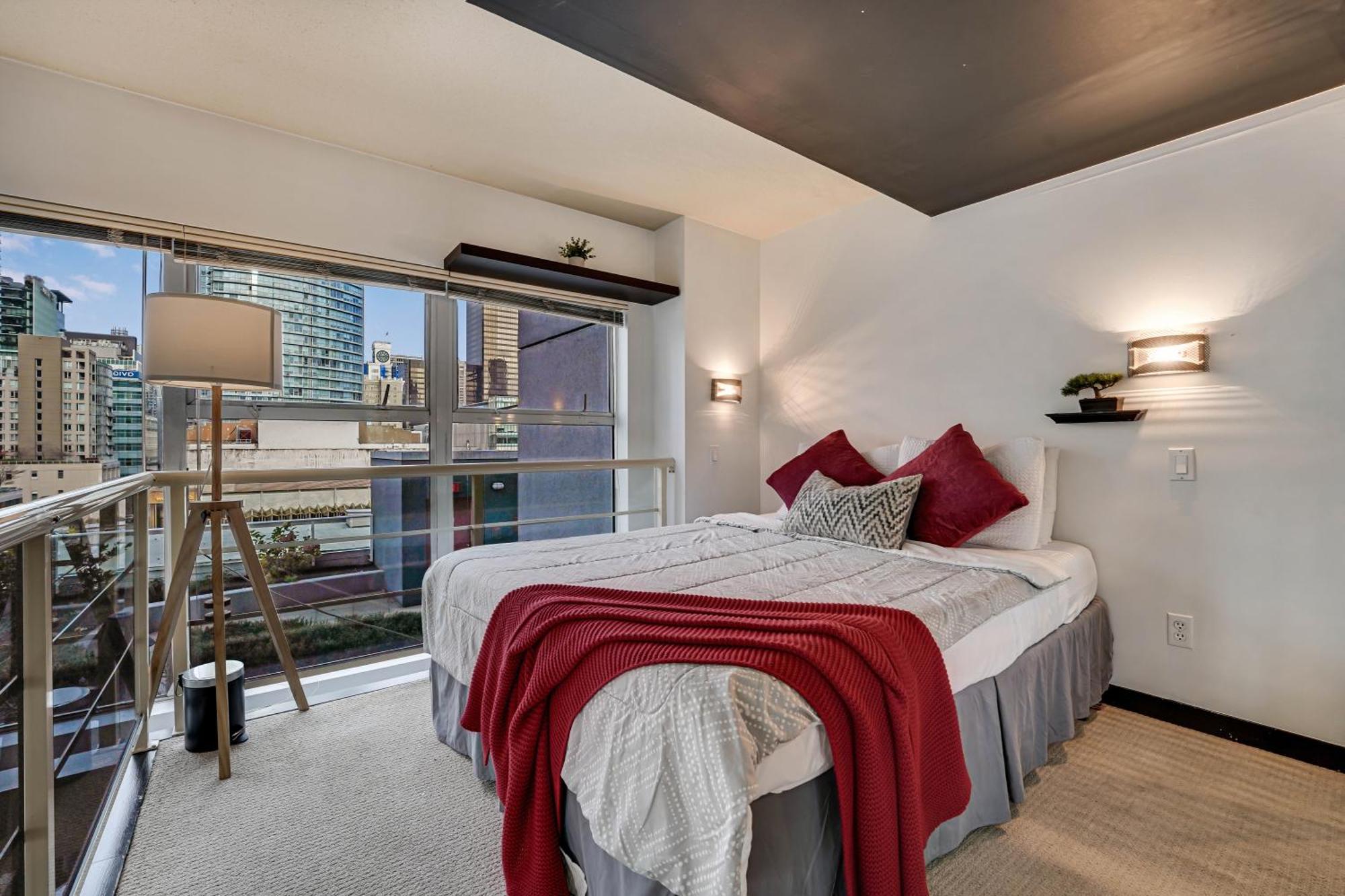 Sleek Urban Getaway Amid Cafes And Boutiques * Vancouver
