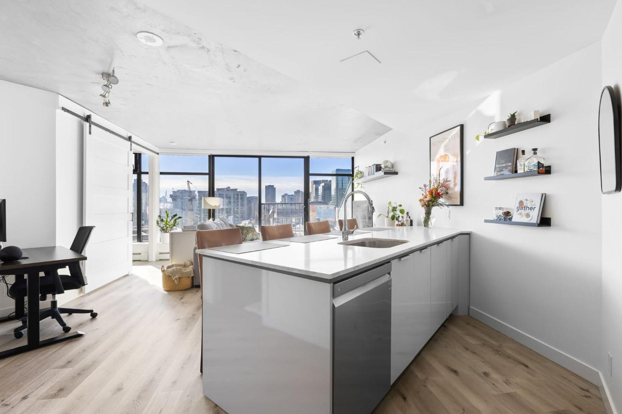Luxury With Views Apartment