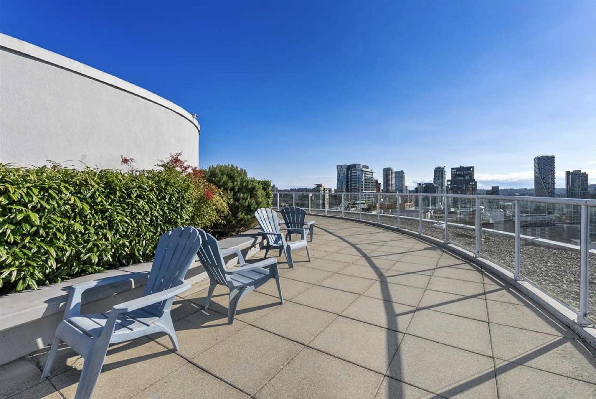 Stylish Two-story Loft With Rooftop Deck Apartment
