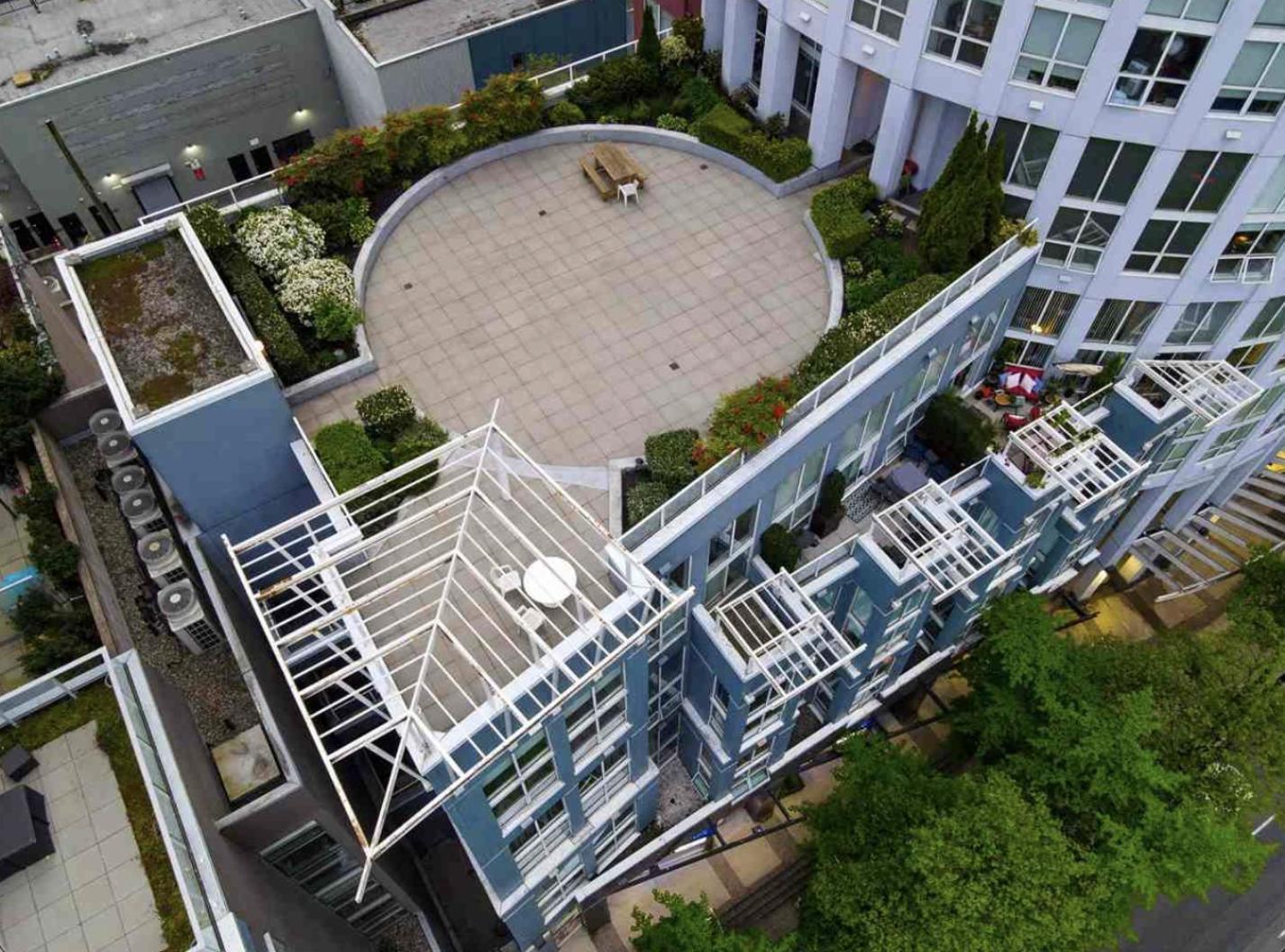 Apartment Stylish Two-story Loft With Rooftop Deck