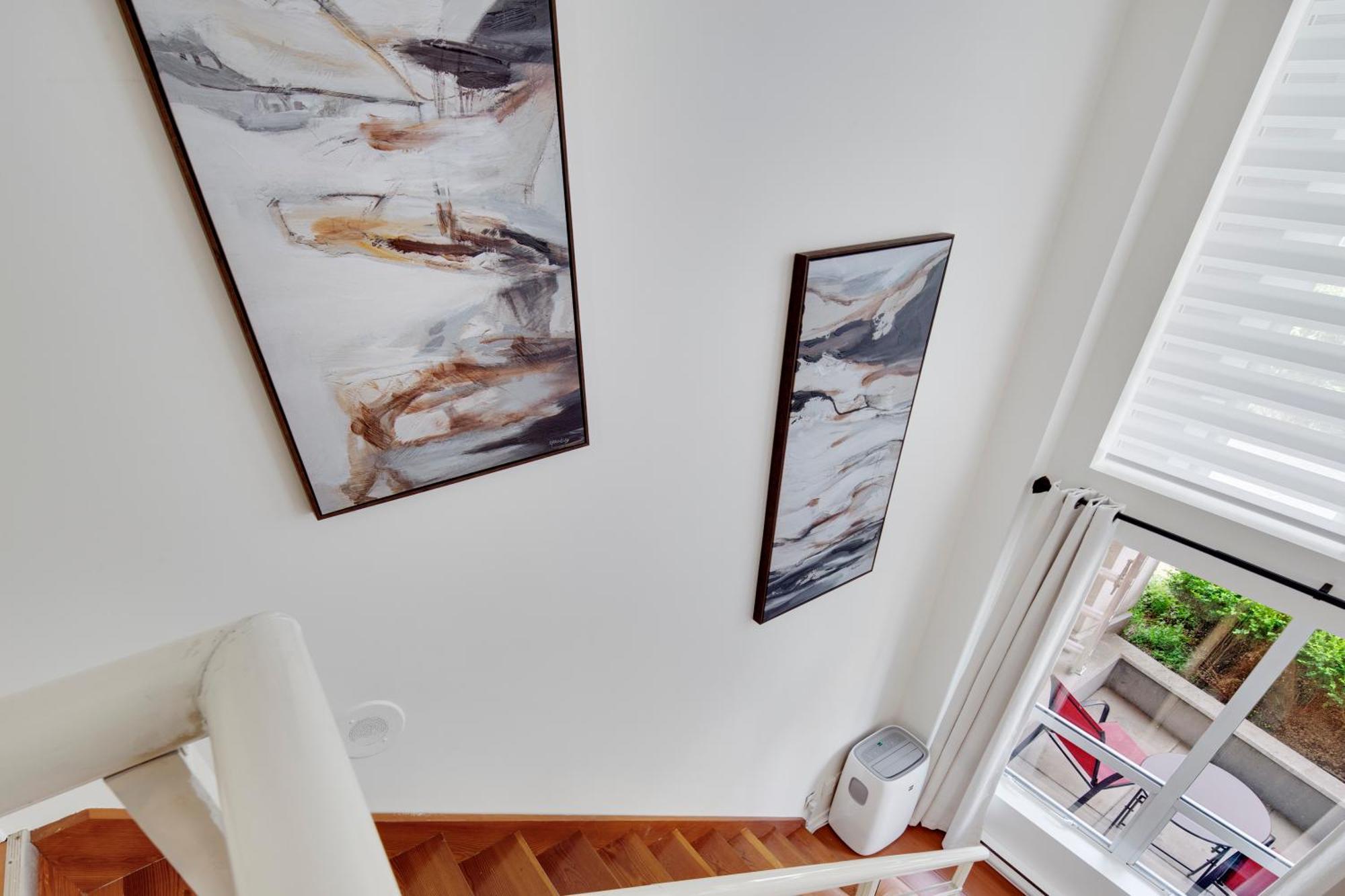 Apartment Stylish Two-story Loft With Rooftop Deck