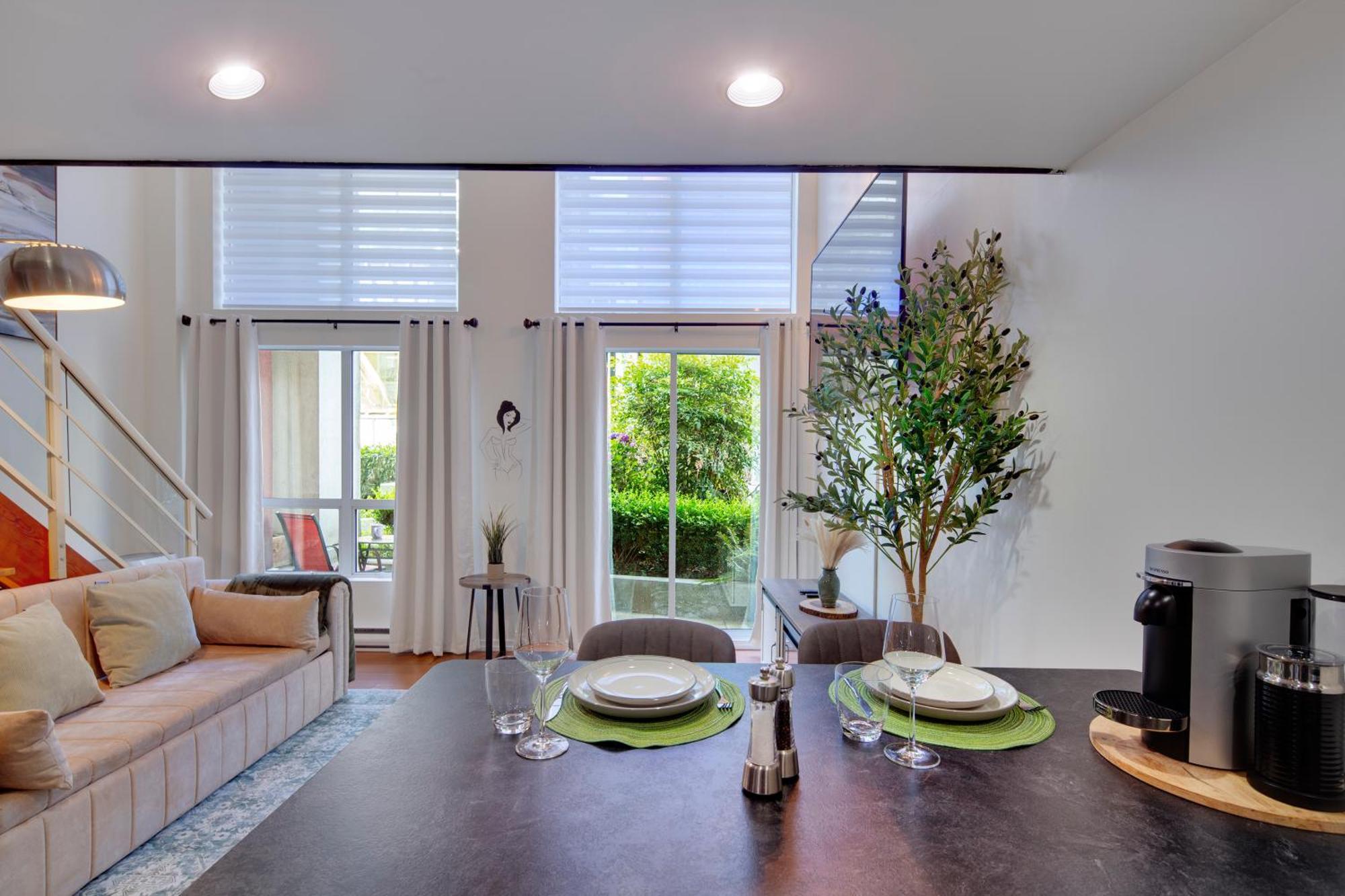 Apartment Stylish Two-story Loft With Rooftop Deck Vancouver