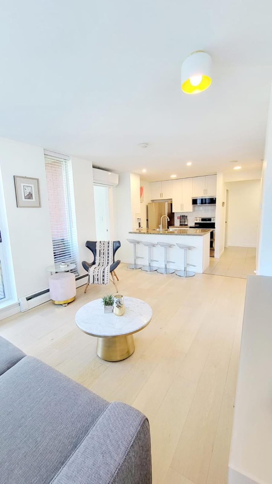 Apartment Beautiful 1 Bedroom In The Heart Of Downtown: Parking, Pool & Gym Vancouver
