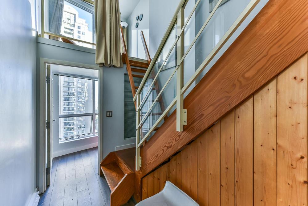 Funky Modern Loft In The Heart Of Downtown - #1 Location! Vancouver