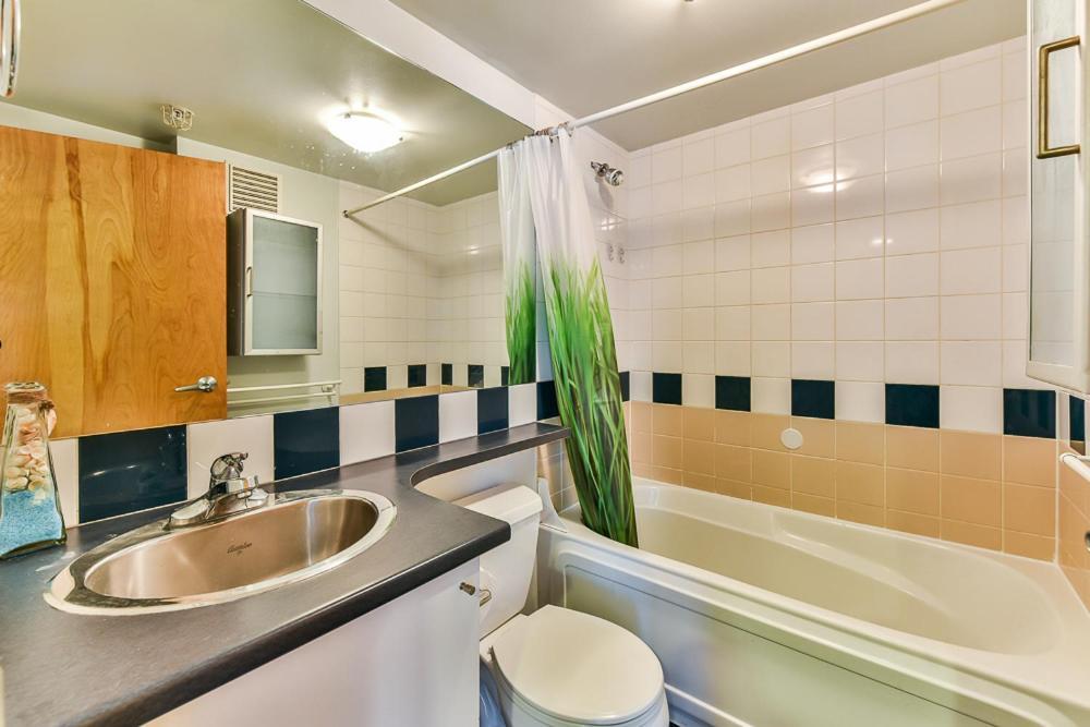 Apartment Funky Modern Loft In The Heart Of Downtown - #1 Location!