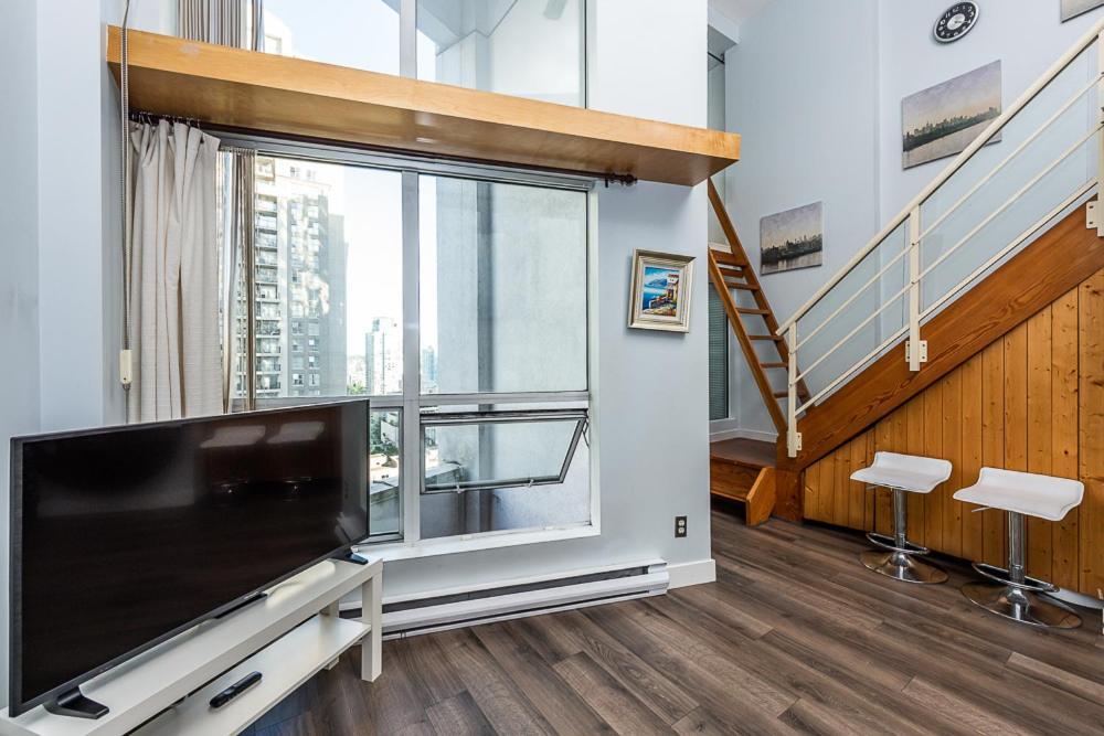 Apartment Funky Modern Loft In The Heart Of Downtown - #1 Location!