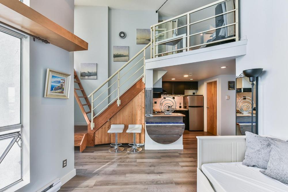 Funky Modern Loft In The Heart Of Downtown - #1 Location! Vancouver