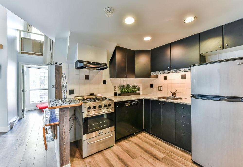 Apartment Funky Modern Loft In The Heart Of Downtown - #1 Location! *