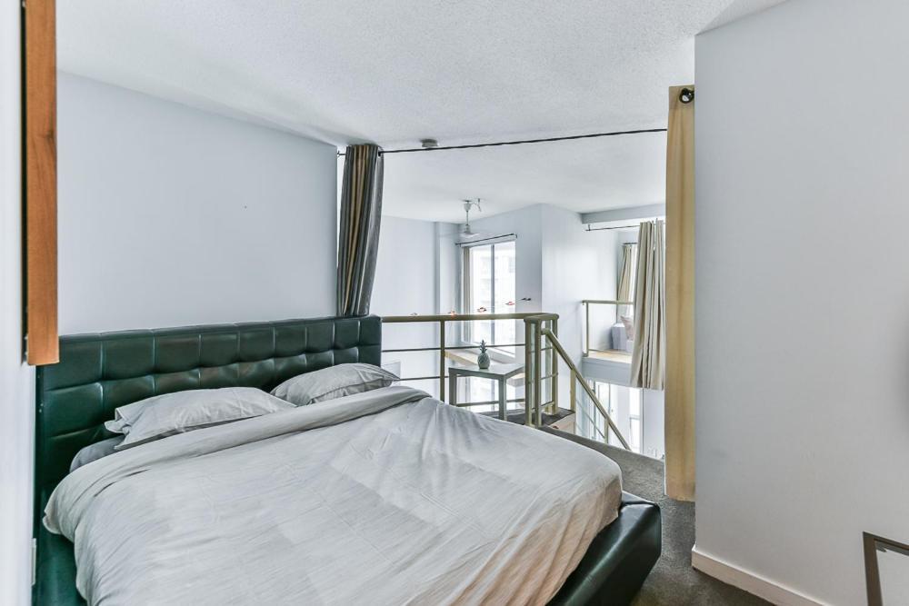 Apartment Funky Modern Loft In The Heart Of Downtown - #1 Location!