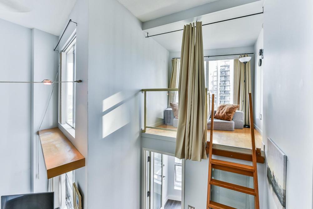 Apartment Funky Modern Loft In The Heart Of Downtown - #1 Location! *