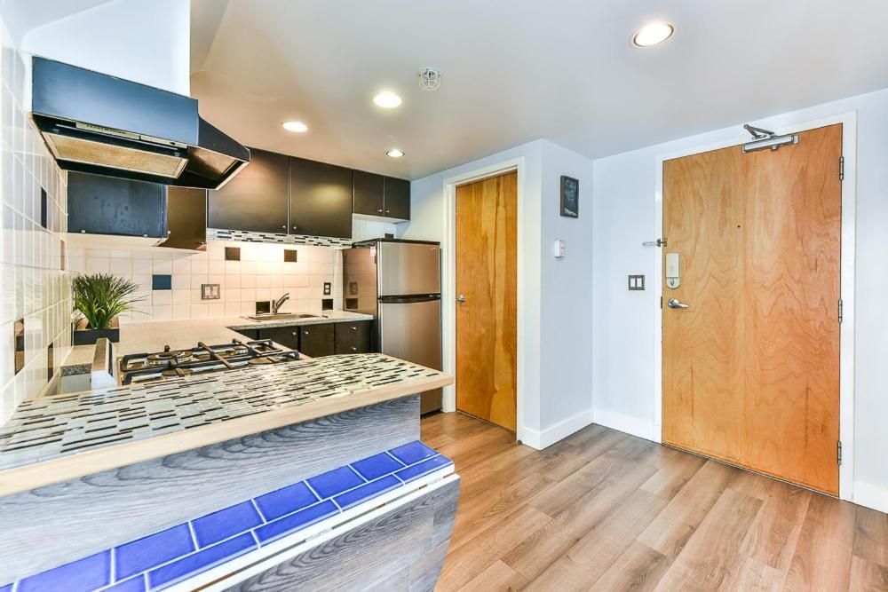 Funky Modern Loft In The Heart Of Downtown - #1 Location! *