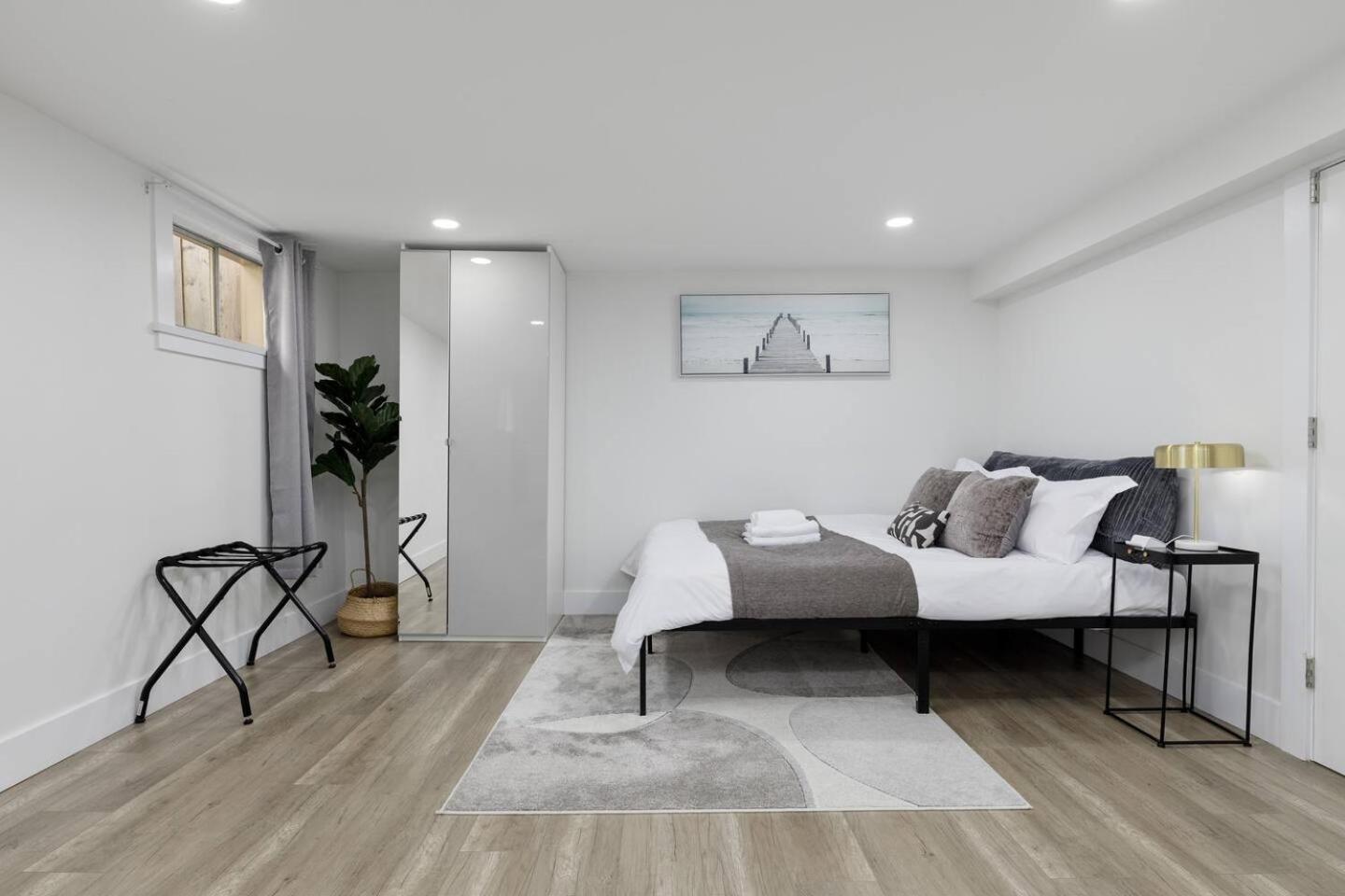 Cozy Near Ubc, Kits, And Dt * Vancouver