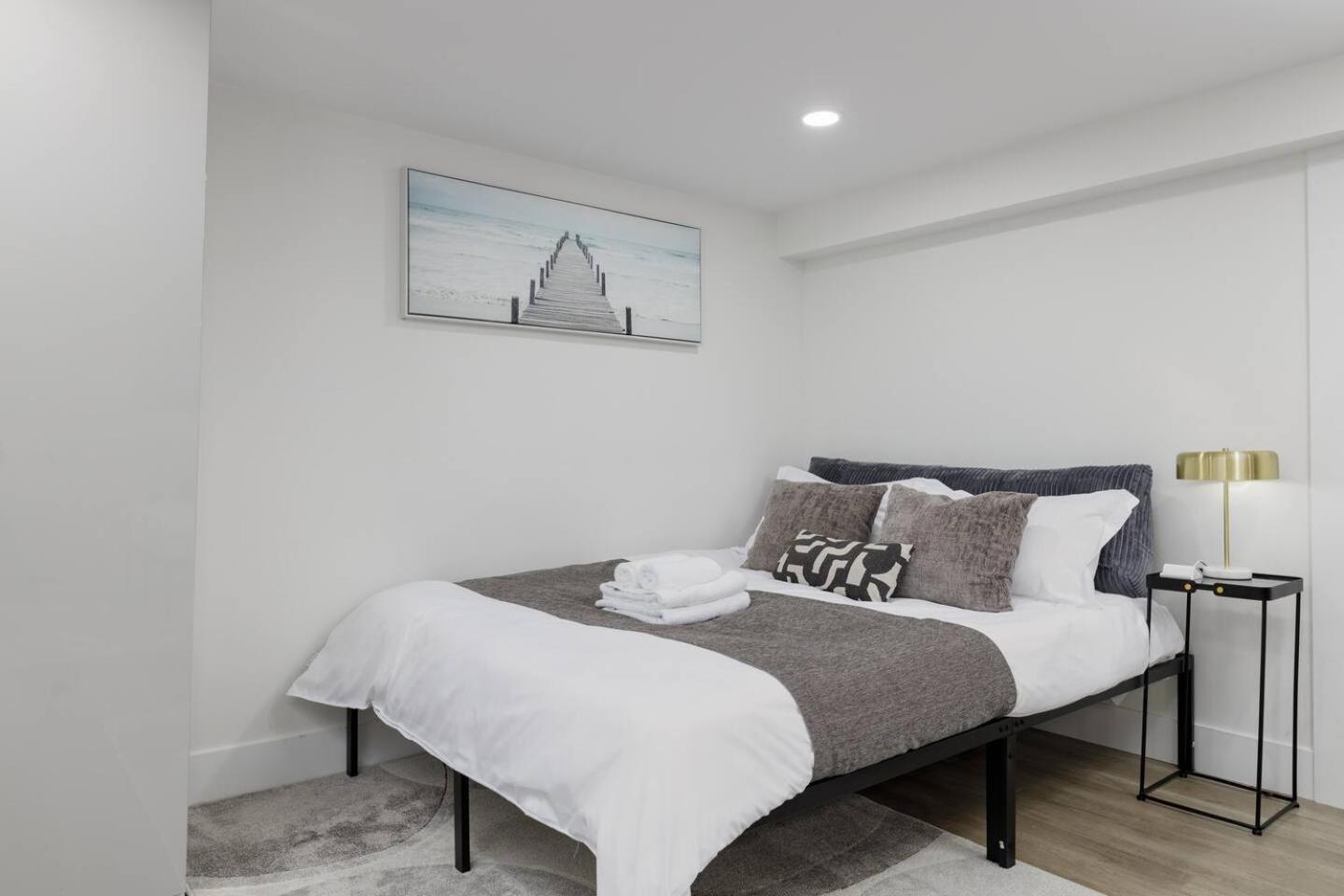 Cozy Near Ubc, Kits, And Dt Vancouver