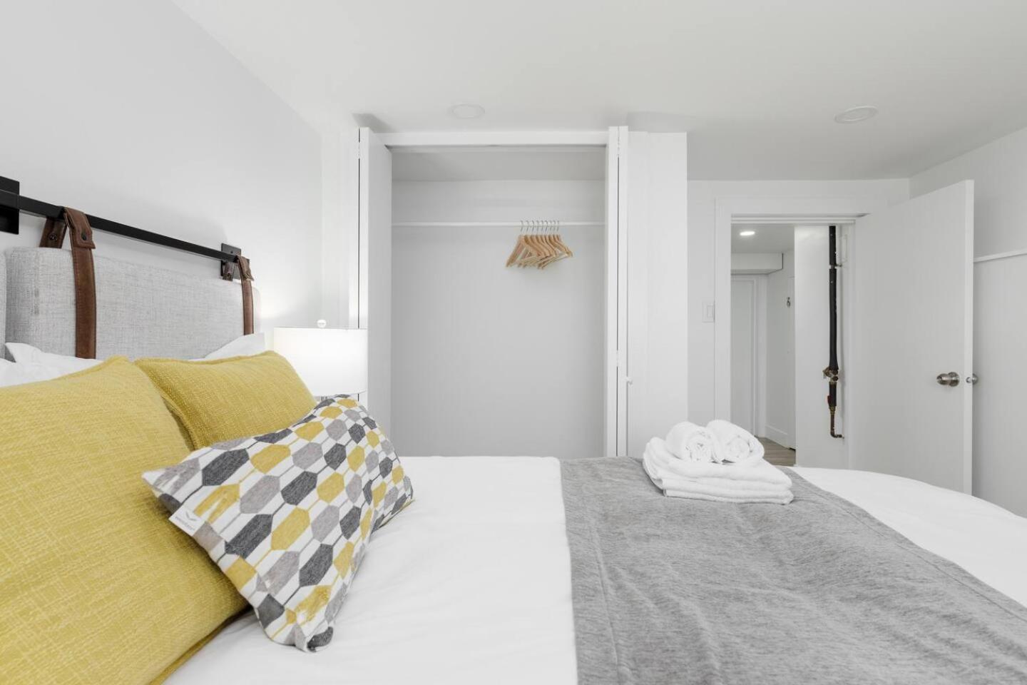 Cozy Near Ubc, Kits, And Dt Holiday home Vancouver
