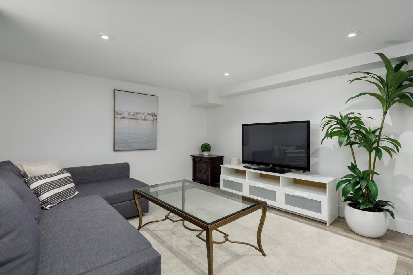Cozy Near Ubc, Kits, And Dt