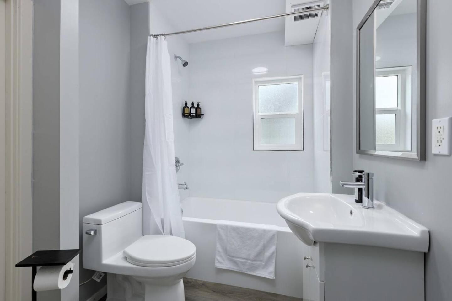 Spacious 4br Retreat Near Yvr And Dt Holiday home *