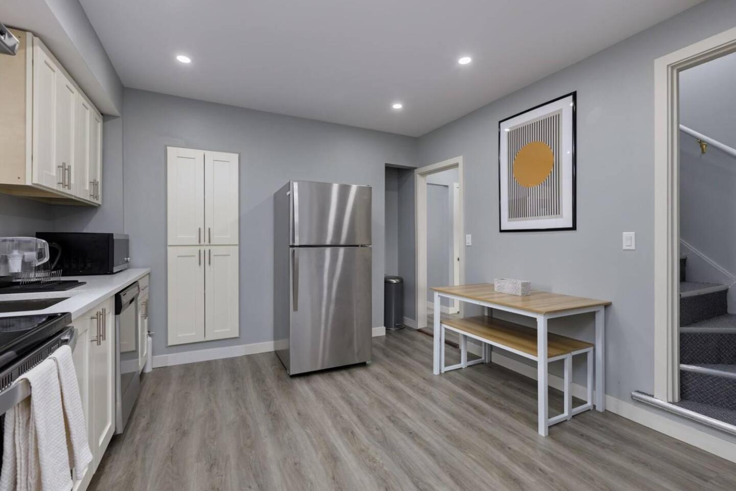 Spacious 4br Retreat Near Yvr And Dt