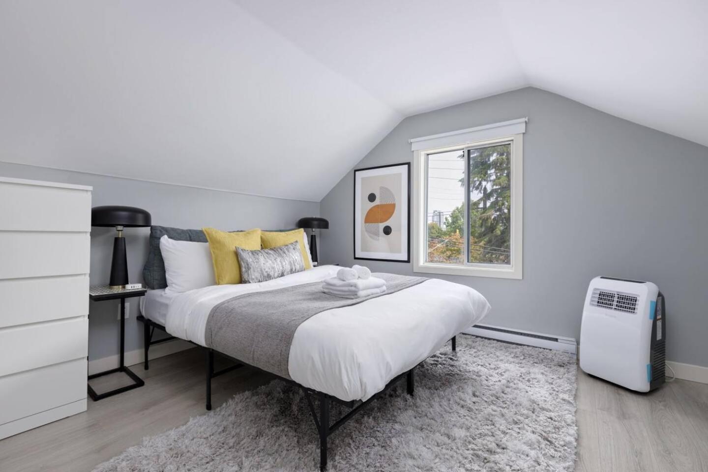 Spacious 4br Retreat Near Yvr And Dt Holiday home