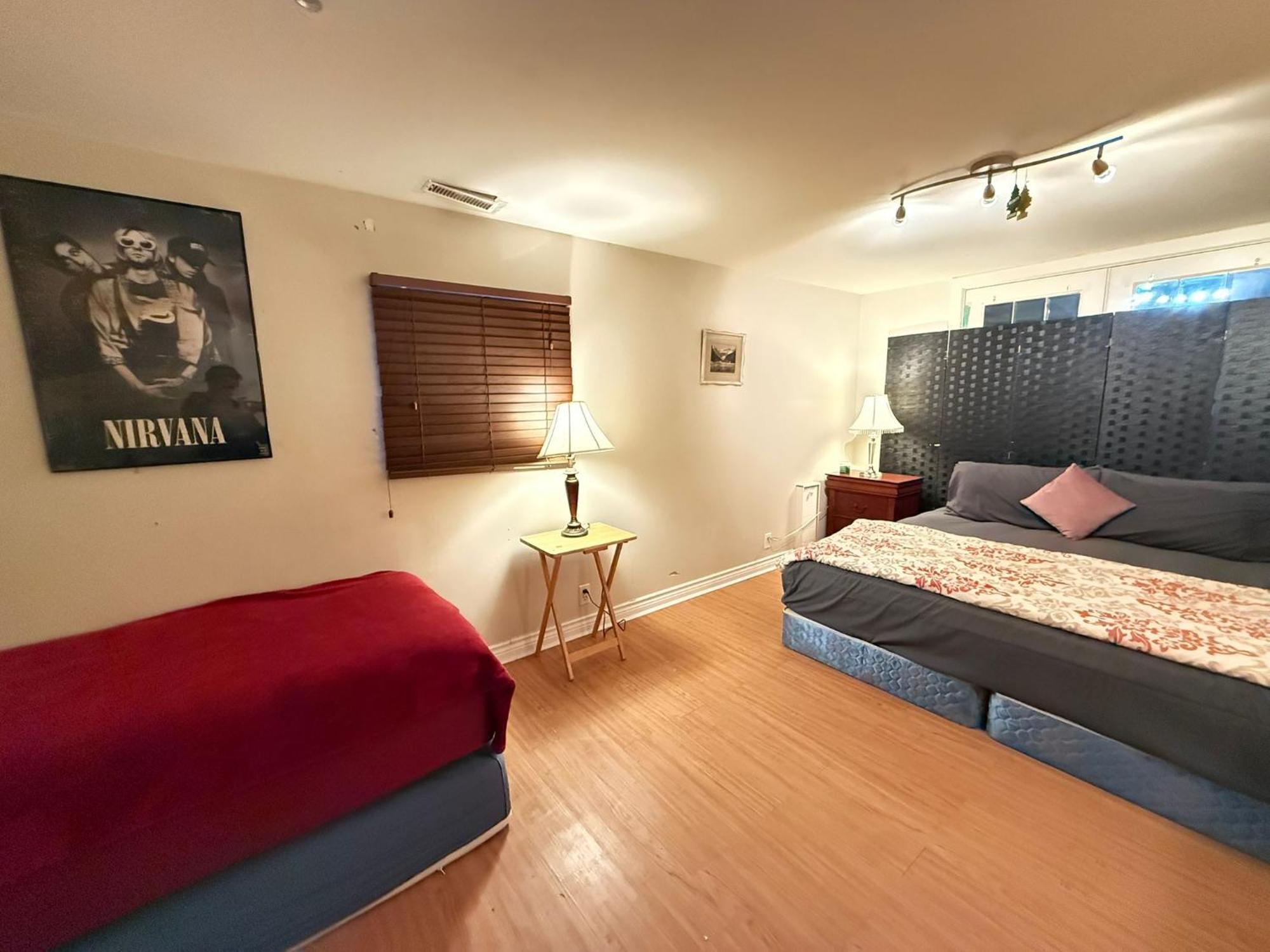 Homestay Stay- Near Kitsilano Beach, Ubc & Downtown