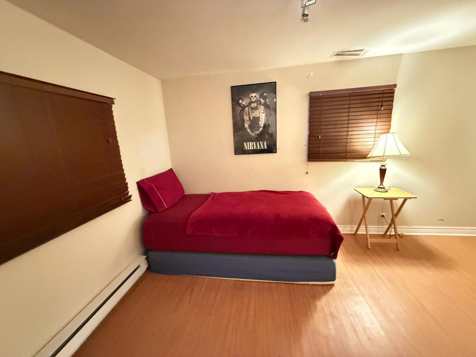 Homestay Stay- Near Kitsilano Beach, Ubc & Downtown