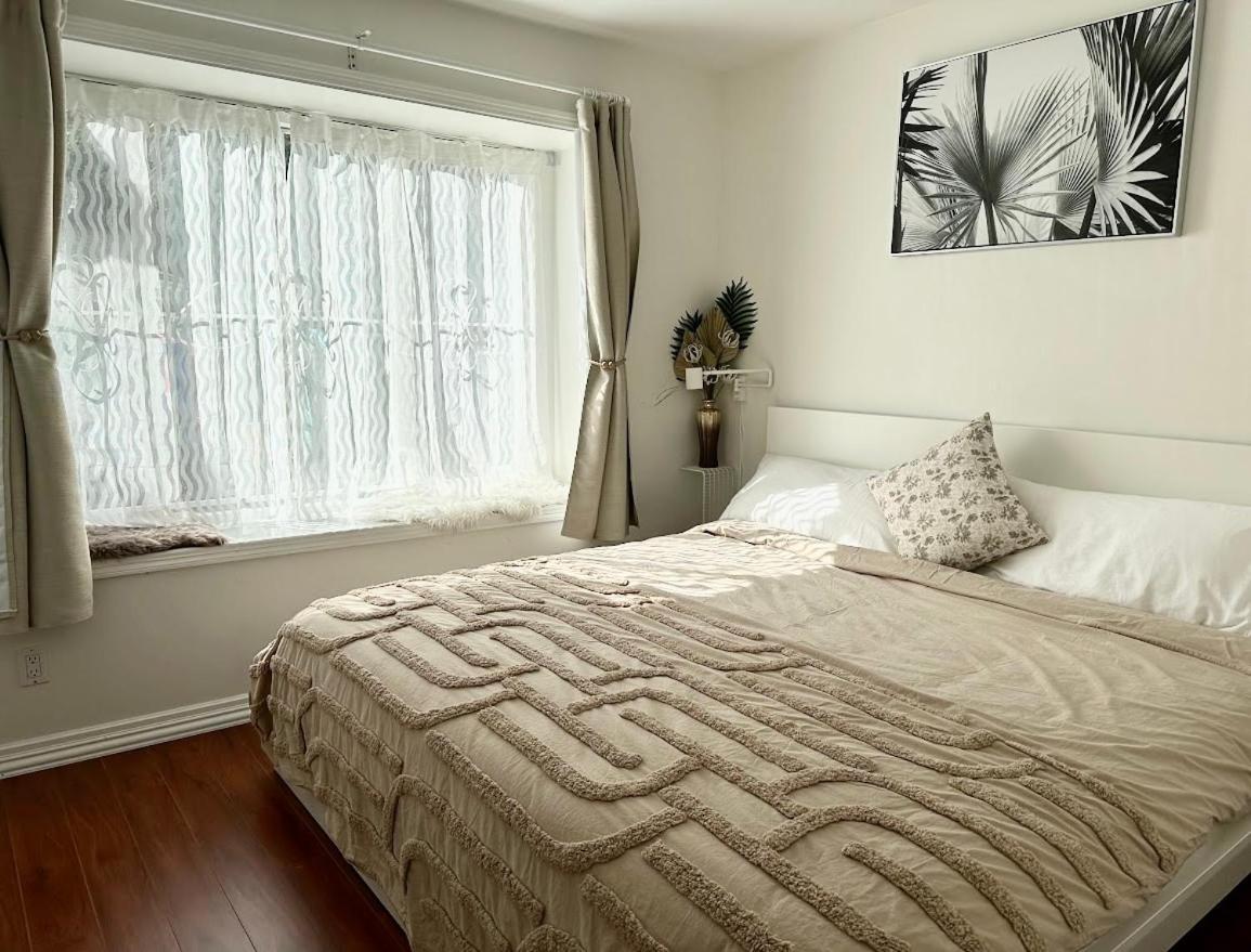 Homestay 2br 1ba Guest With King Bed - Free Parking - Renfrew Station - Location Vancouver