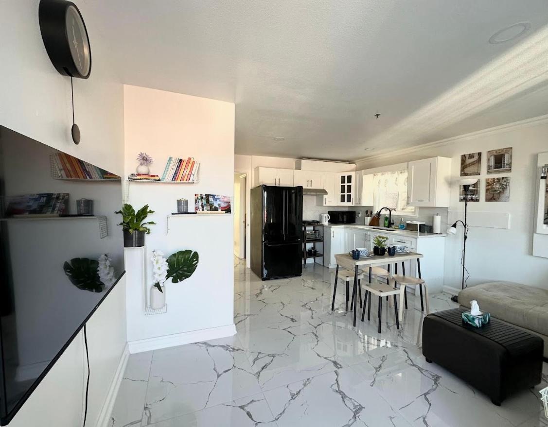 2br 1ba Guest With King Bed - Free Parking - Renfrew Station - Location * Vancouver