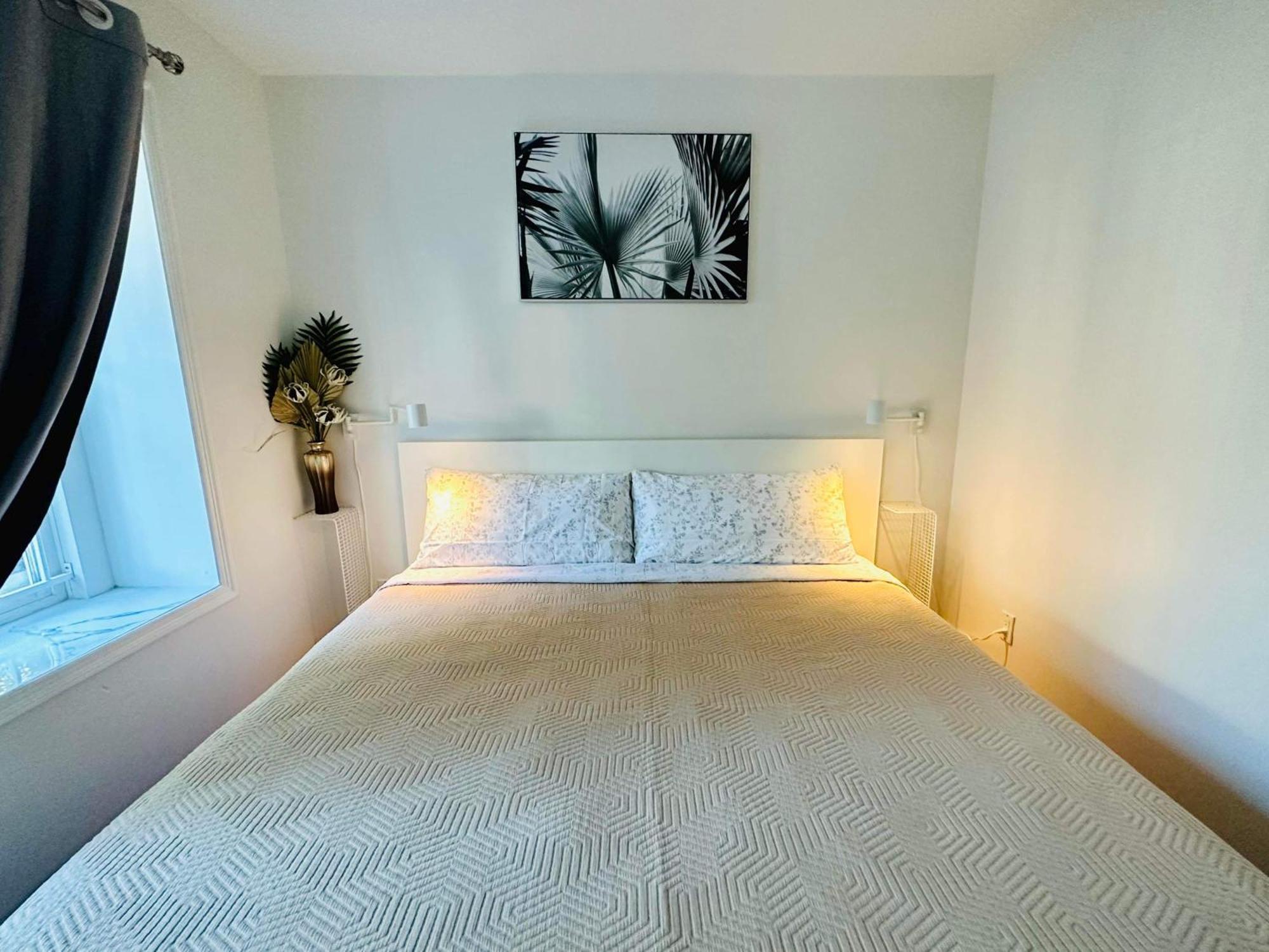 Homestay 2br 1ba Guest With King Bed - Free Parking - Renfrew Station - Location
