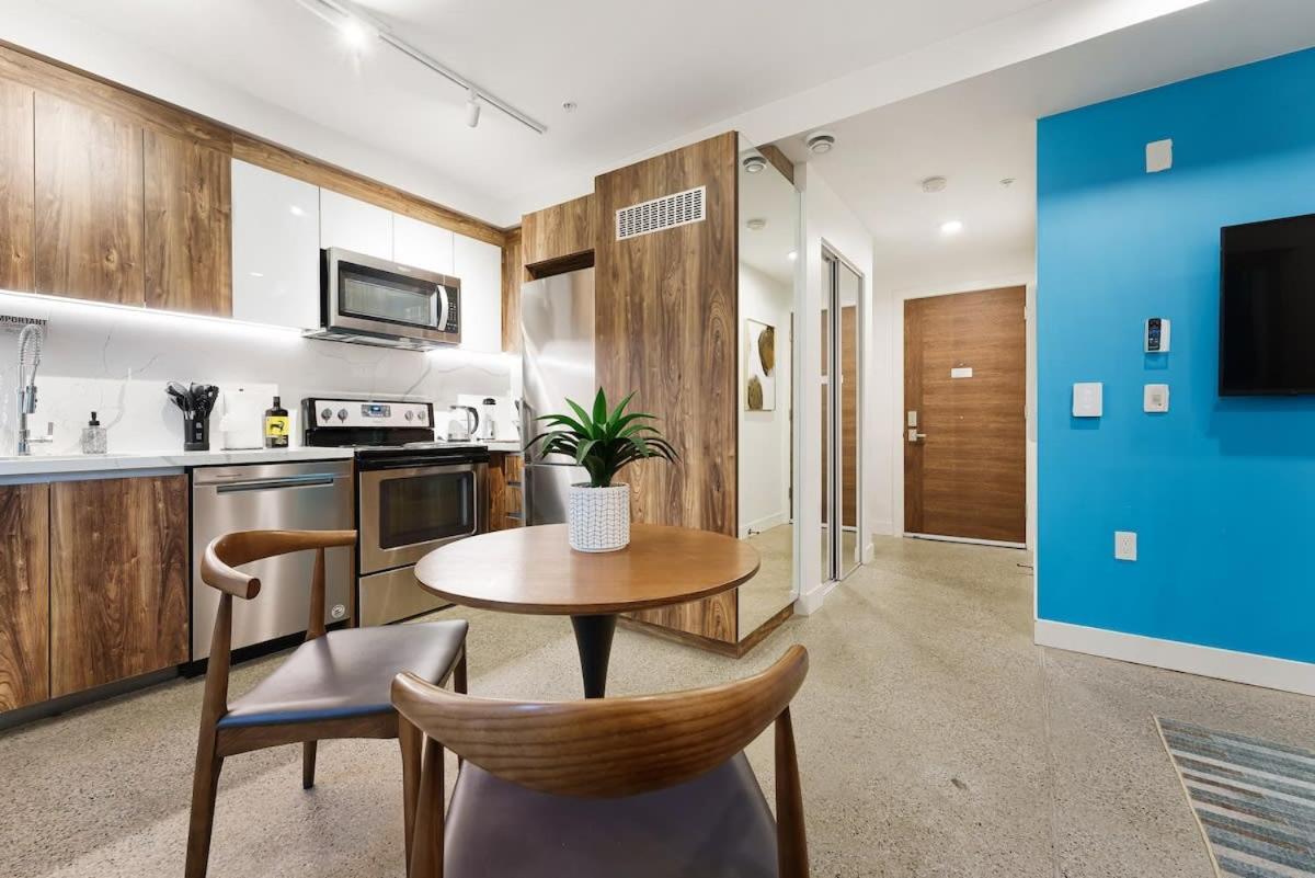 Apartment Modern & Cozy Urban Retreat In The Heart Of The *