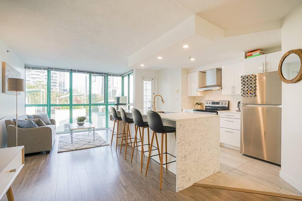 Yaletown Gorgeous Unit Steps From The Apartment