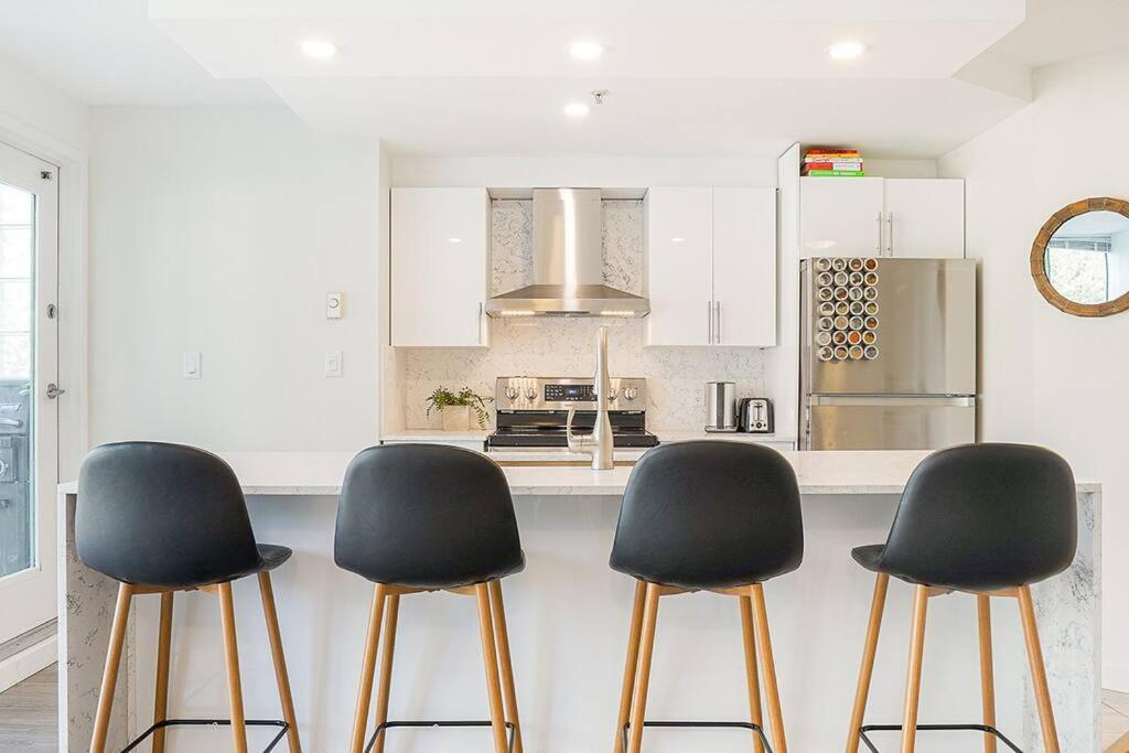 Apartment Yaletown Gorgeous Unit Steps From The
