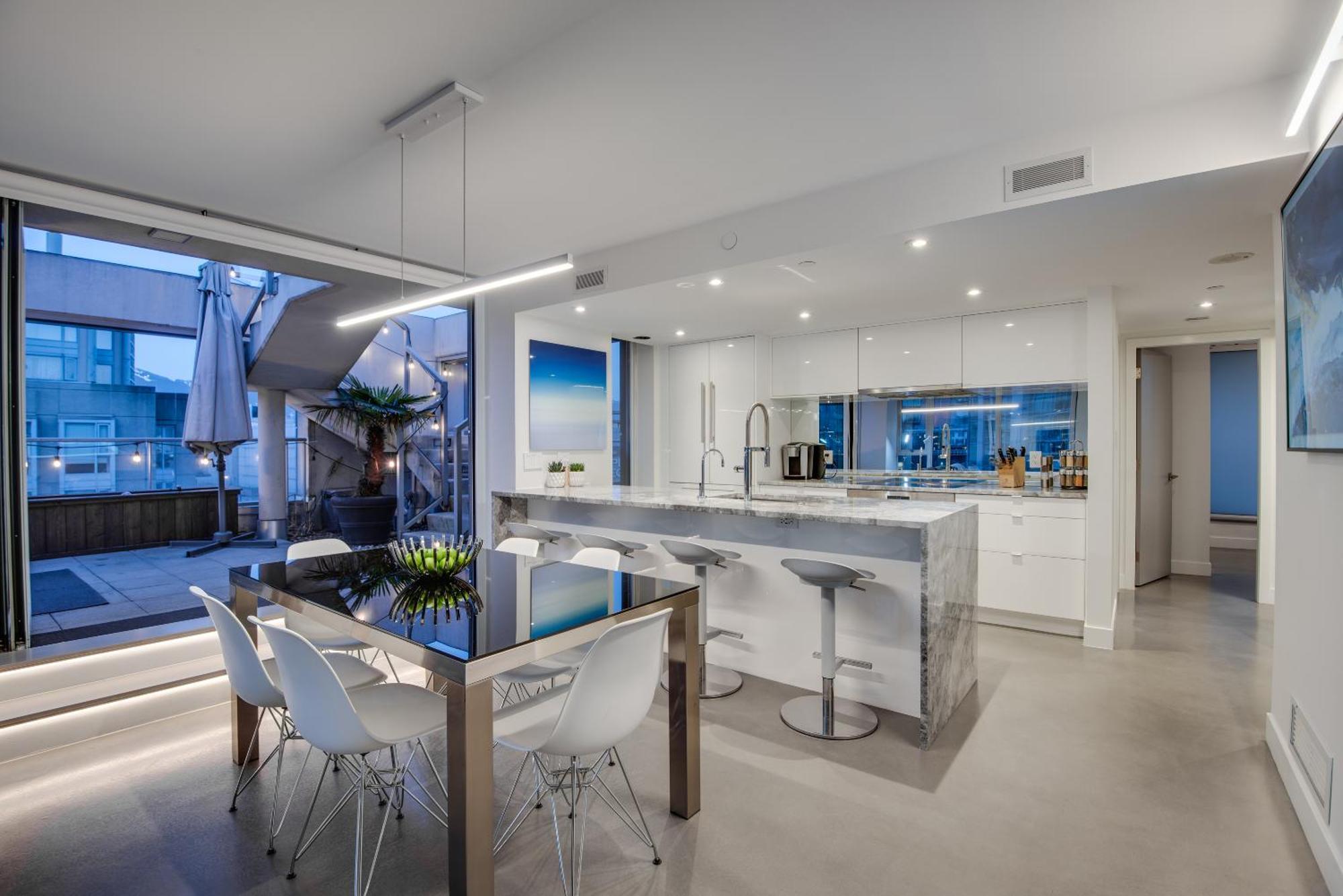 One-of-a-kind Luxury 3 Bed Penthouse W/ Huge Private Patio, Hot Tub & Firetable! Vancouver