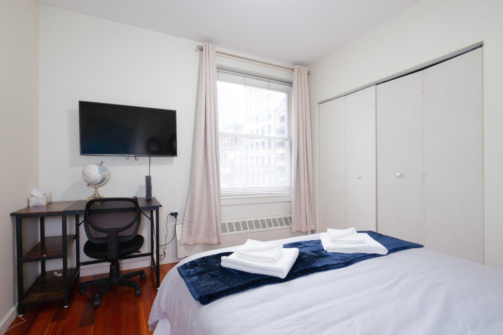 Charming Downtown Near Waterfront Station *